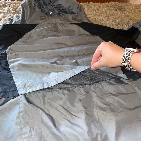 NWOT Men’s adidas rain jacket with fleece pockets - Picture 6 of 8